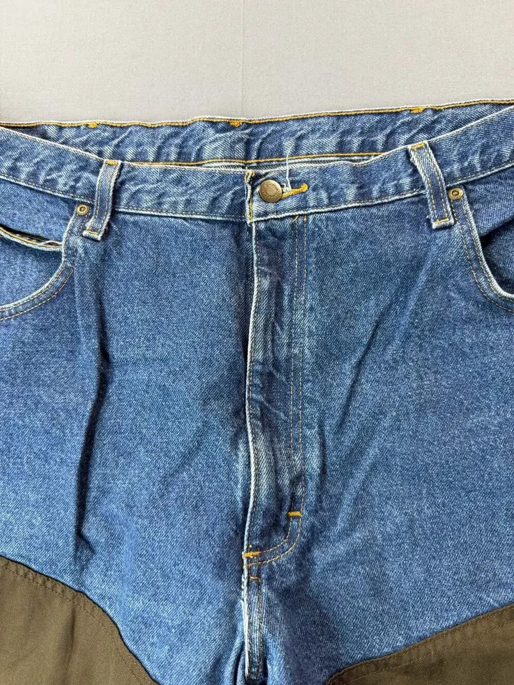 Wrangler Rugged Wear Men's Relaxed Fit Brush Guard Denim Hunting Jeans 42x30